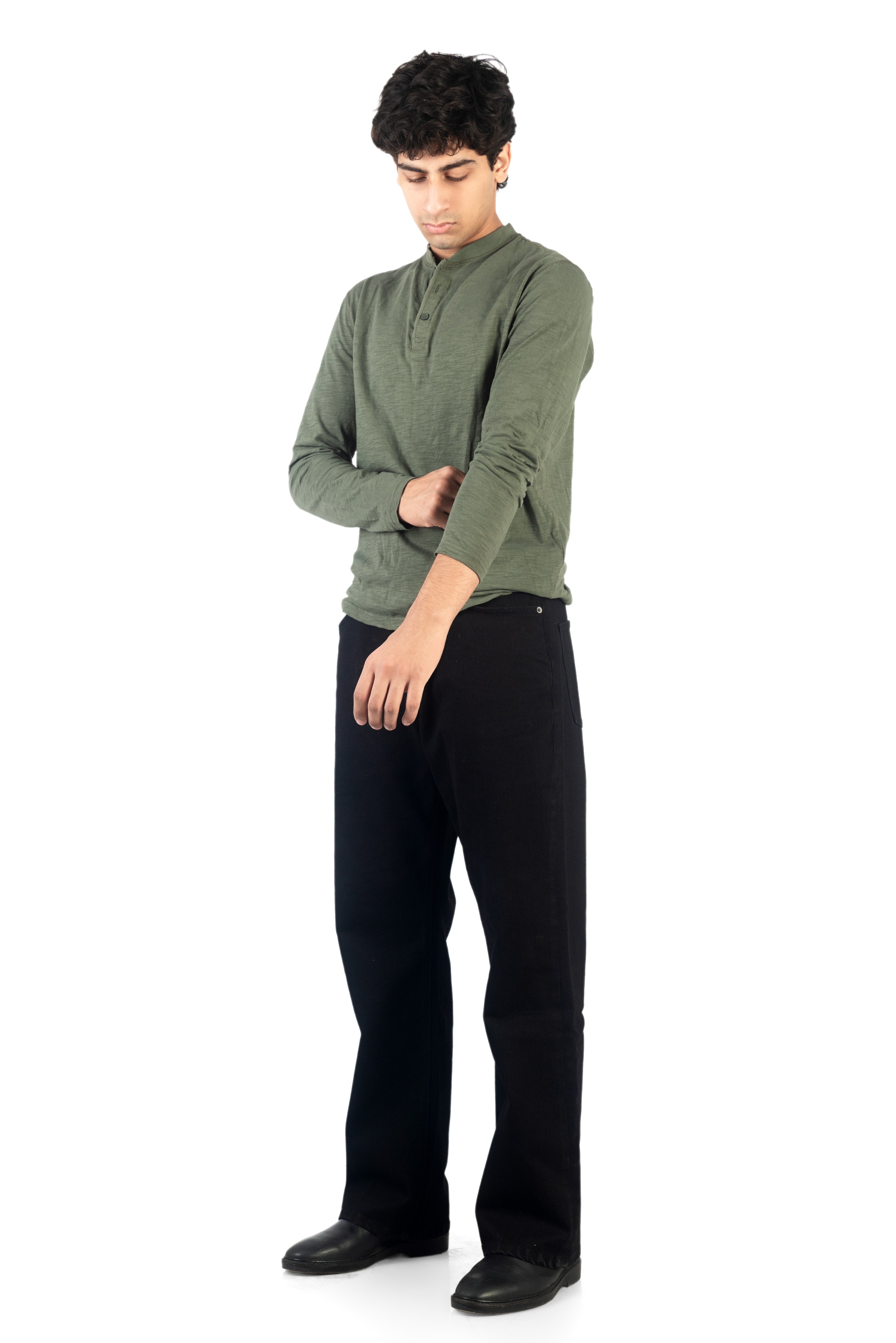 STRAIGHT FIT BLACK JEANS