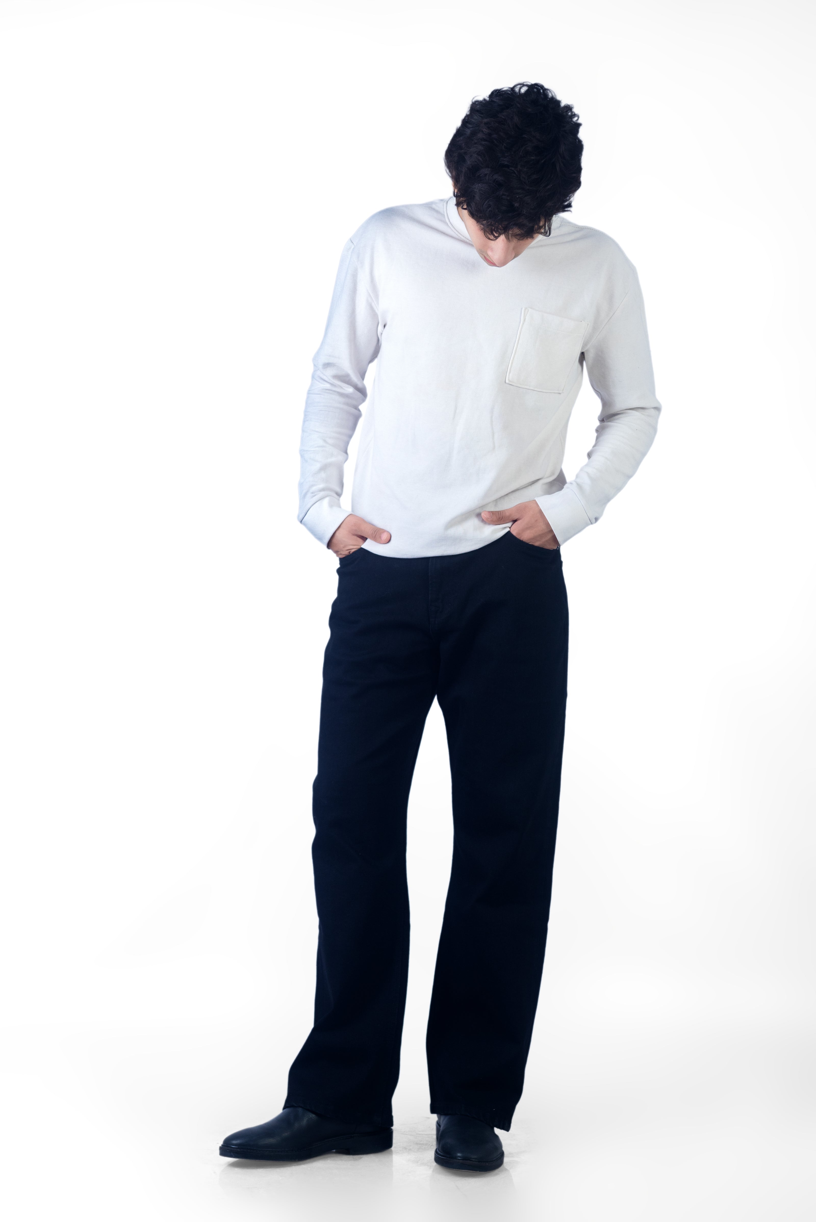 STRAIGHT FIT BLACK JEANS