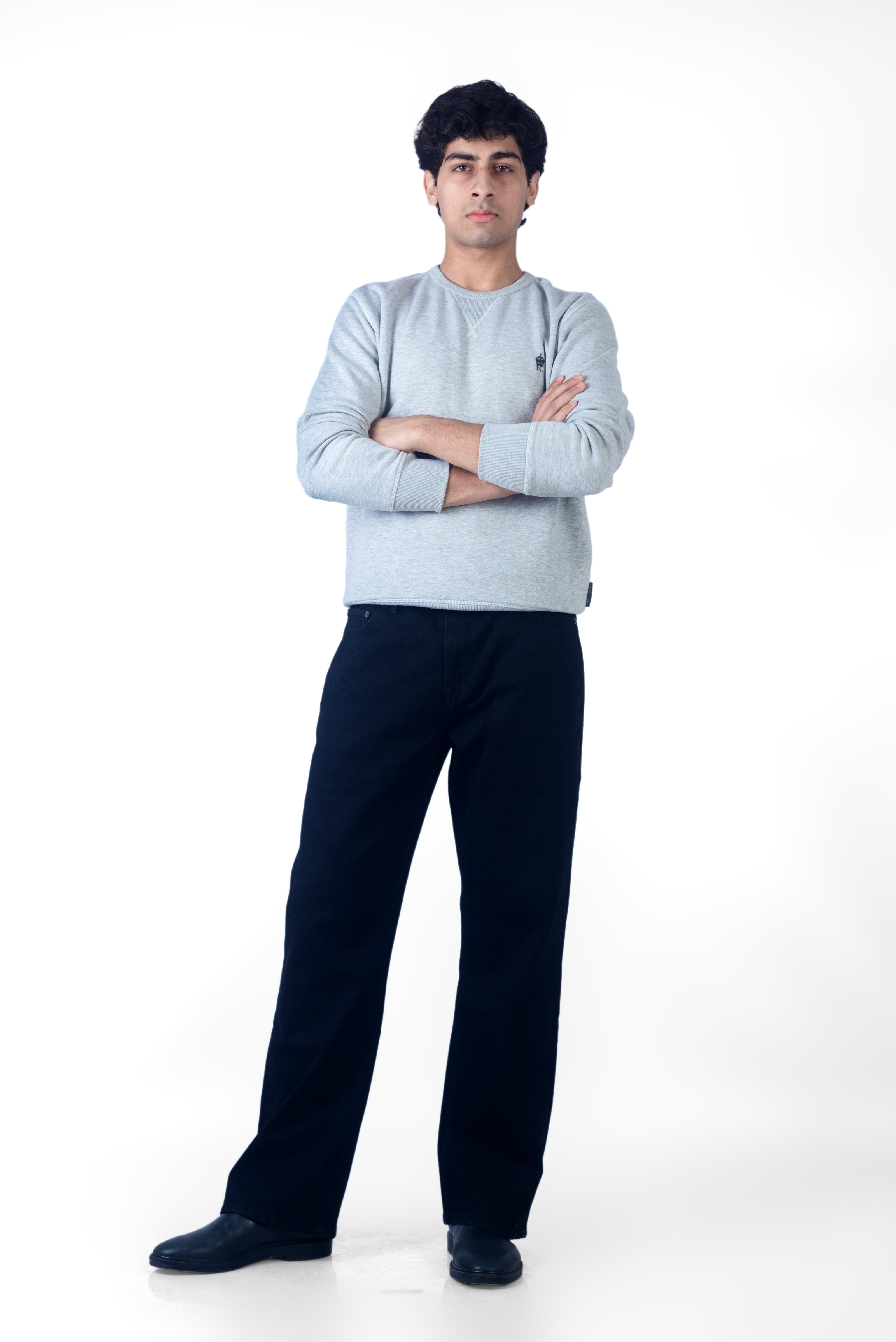 STRAIGHT FIT BLACK JEANS