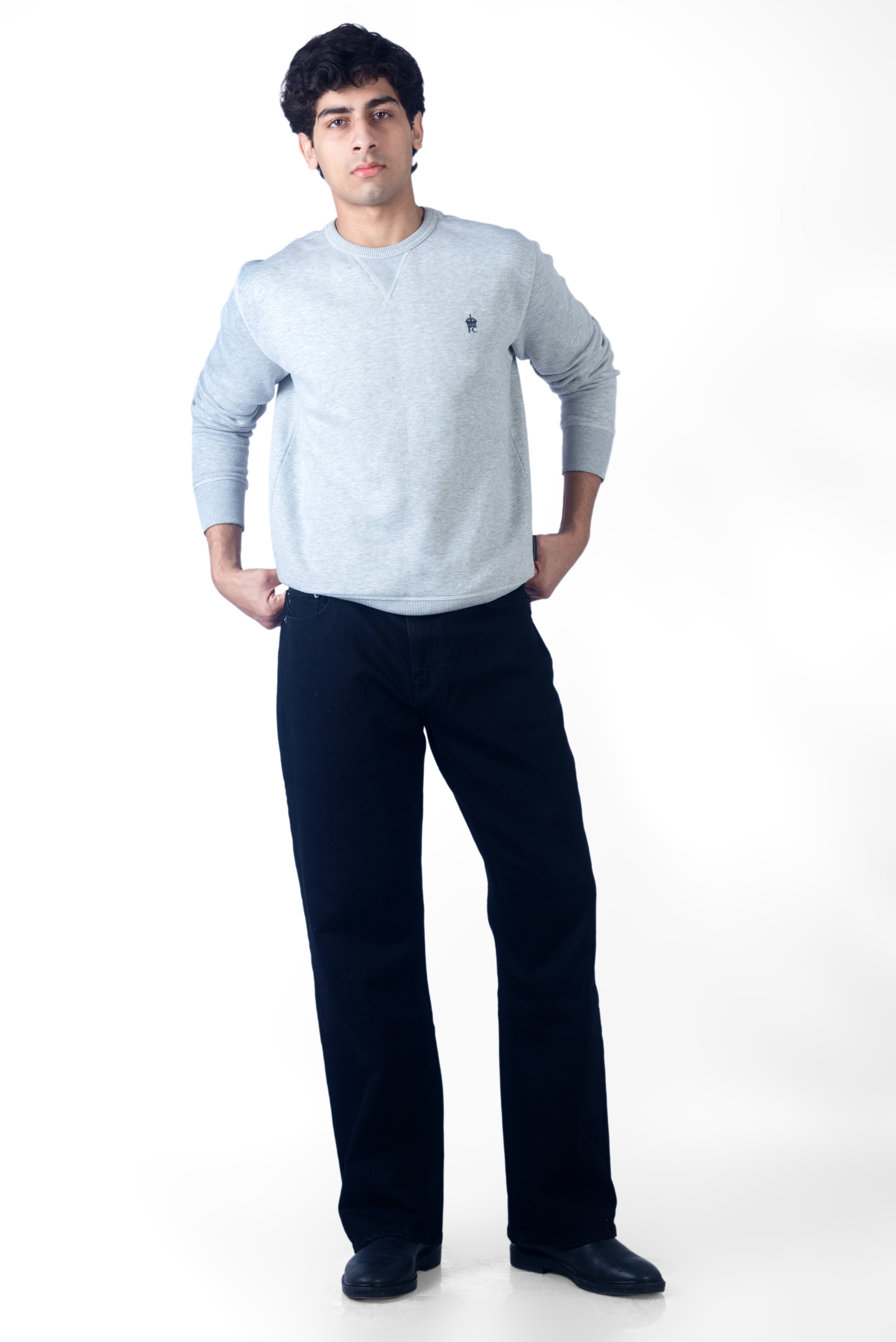 STRAIGHT FIT BLACK JEANS