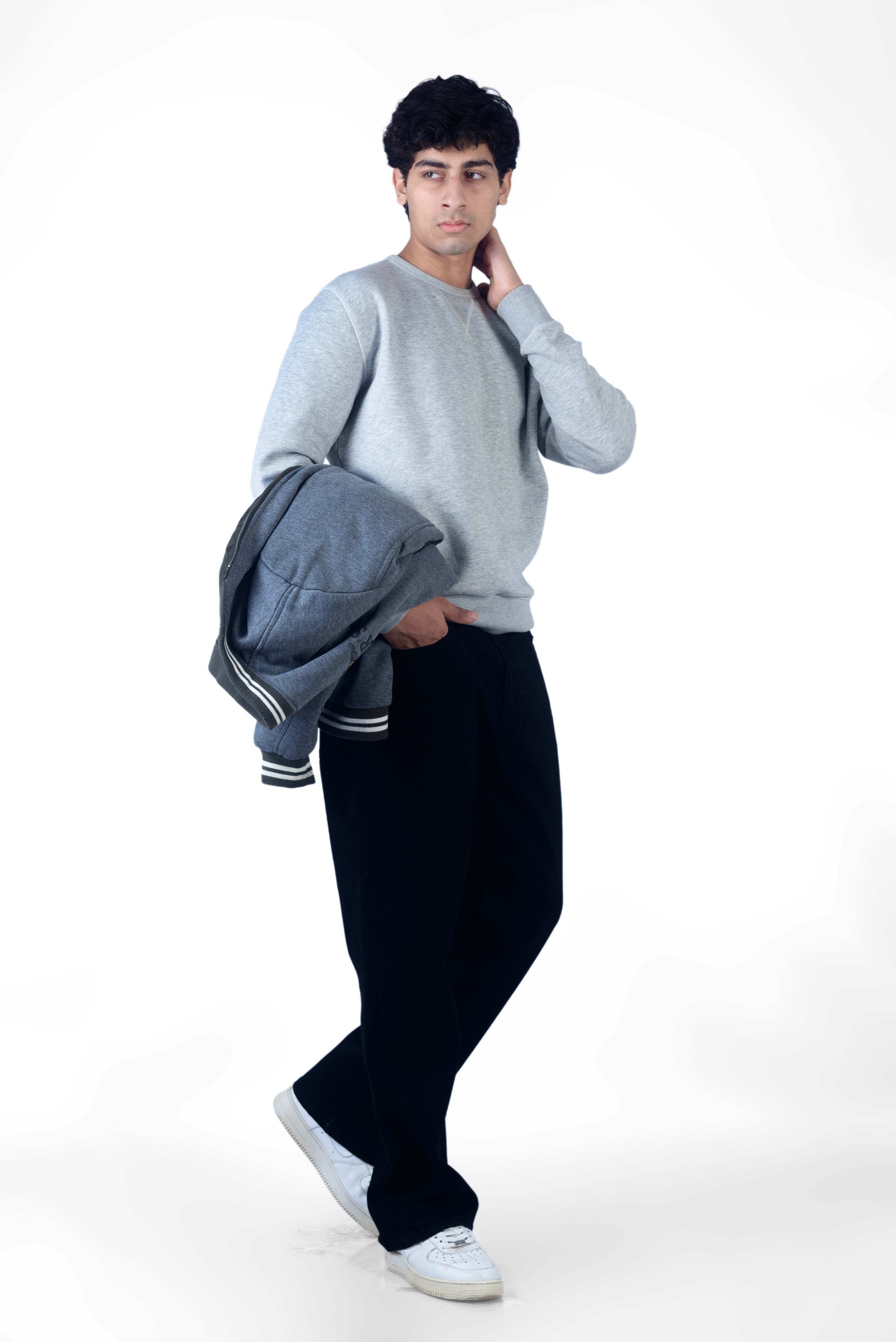 STRAIGHT FIT BLACK JEANS